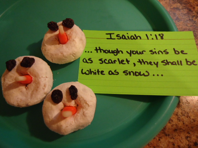 Free Christmas Snack Ideas for Sunday School Kids- Snowman made from white donuts using candy corn for noses. Scripture is from Isaiah 1:18. Use with Free Christmas Sunday School Lessons.